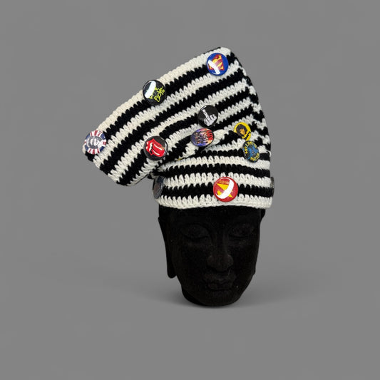 Pin strip[e] beanie