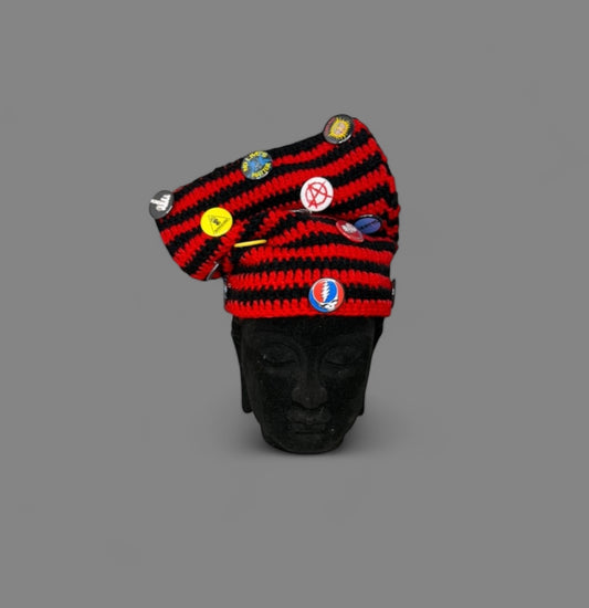 Pin strip[e] beanie
